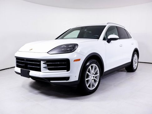 Used 2024 Porsche Cayenne image 1