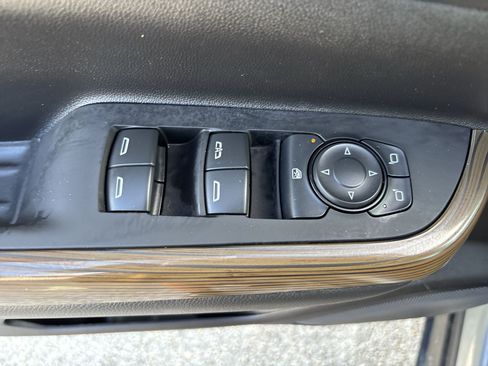 Used 2023 GMC Acadia SLE FWD image 15