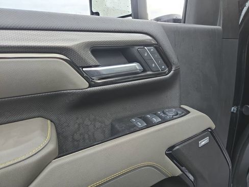 Used 2025 Chevrolet Silverado 2500 ZR2 w/ Technology Package image 11