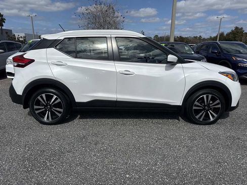Certified 2020 Nissan Kicks SV image 2