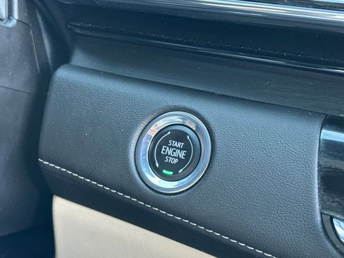 Used 2023 Cadillac Escalade ESV Premium Luxury image 31