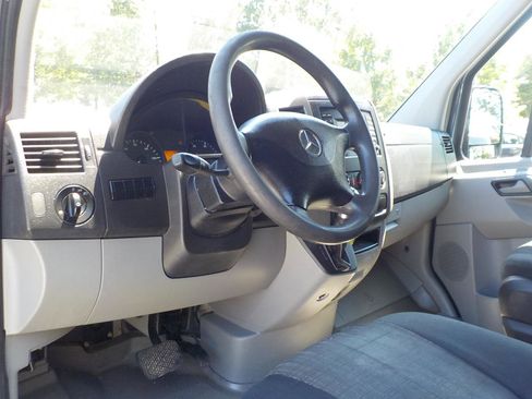 Used 2018 Mercedes-Benz Sprinter 2500 image 11