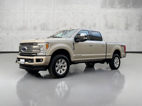 Used 2018 Ford F250 Platinum w/ Platinum Ultimate Package image 3