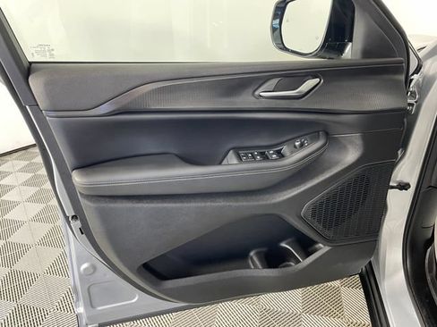 Used 2023 Jeep Grand Cherokee Altitude AWD/4WD image 15