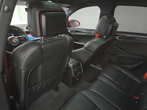 Used 2022 Porsche Macan AWD/4WD image 27