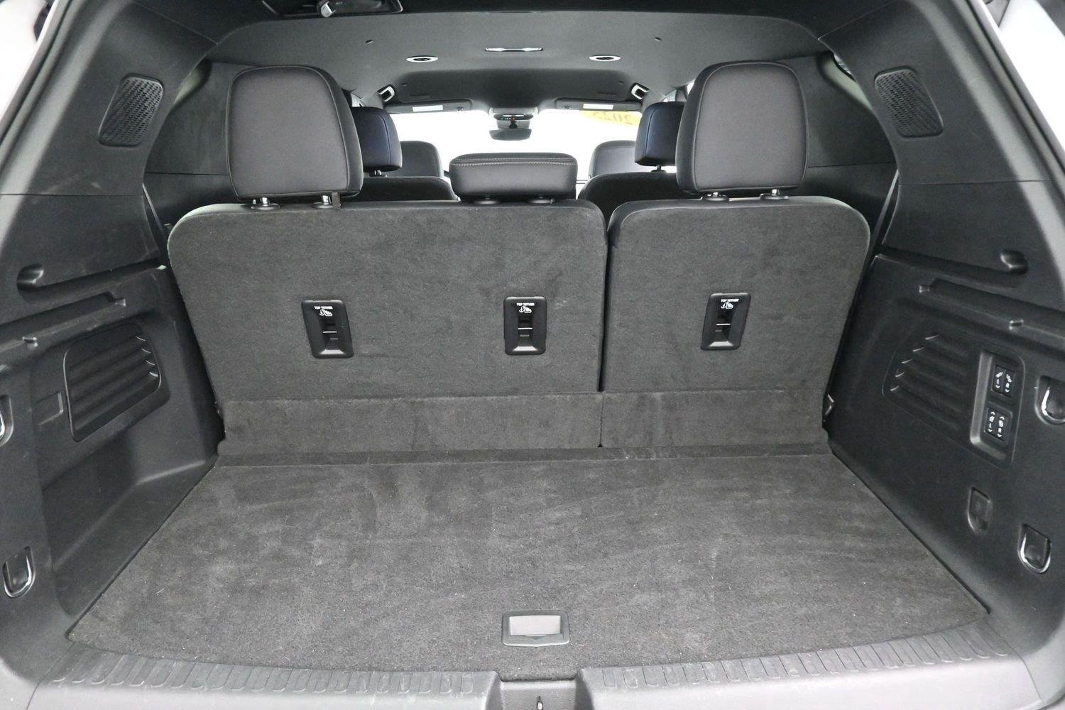 Used 2025 Chevrolet Traverse High Country FWD image 9
