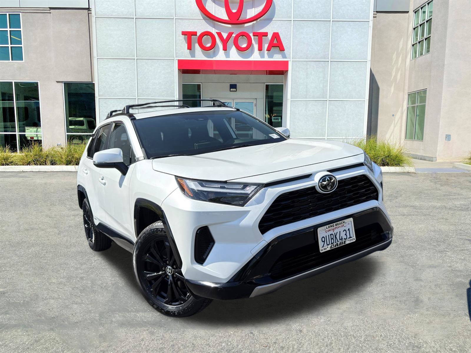 Used 2025 Toyota RAV4 SE w/ Convenience Package AWD/4WD image 2