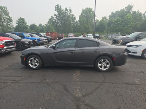 Used 2020 Dodge Charger SXT RWD image 8