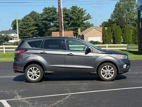 Used 2017 Ford Escape SE AWD/4WD image 3
