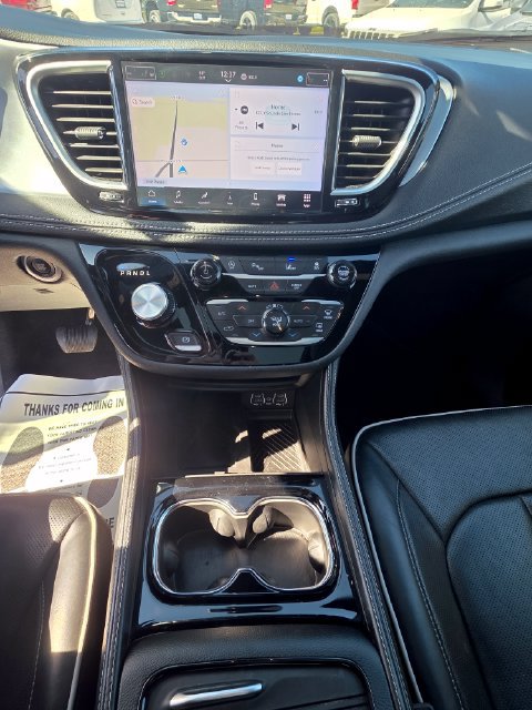 Used 2025 Chrysler Pacifica Limited FWD image 19