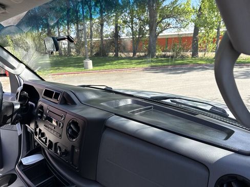 Used 2011 Ford E-350 and Econoline 350 XLT image 24