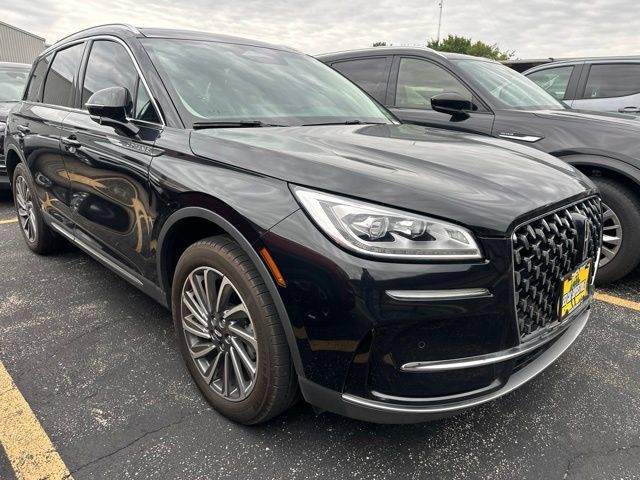 Used 2023 Lincoln Corsair Reserve w/ Equipment Group 201A AWD/4WD image 2