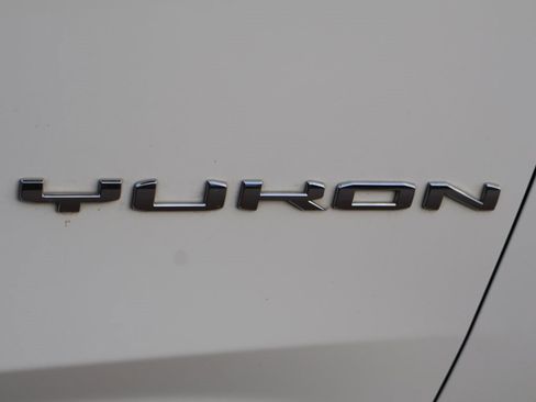 Used 2022 GMC Yukon SLT w/ SLT Luxury Package image 11