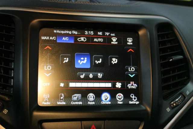Used 2016 Jeep Cherokee Limited w/ Luxury Group AWD/4WD image 25