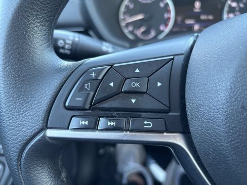 Used 2025 Nissan Sentra SV FWD image 18
