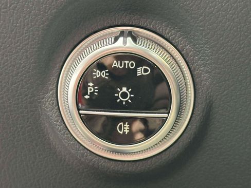 Used 2025 Mercedes-Benz C 300 4MATIC Sedan image 18