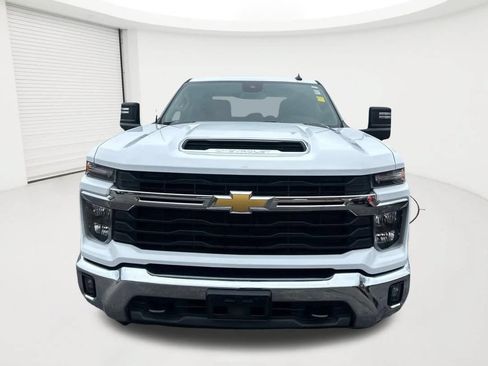 Used 2025 Chevrolet Silverado 2500 LT w/ Convenience Package AWD/4WD image 2