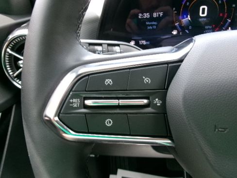 Used 2026 Chevrolet Equinox LT FWD image 22