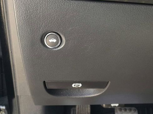 Used 2014 Dodge Challenger R/T RWD image 25