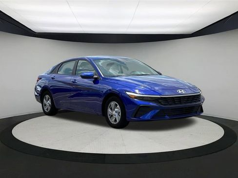 New 2025 Hyundai Elantra SE image 11