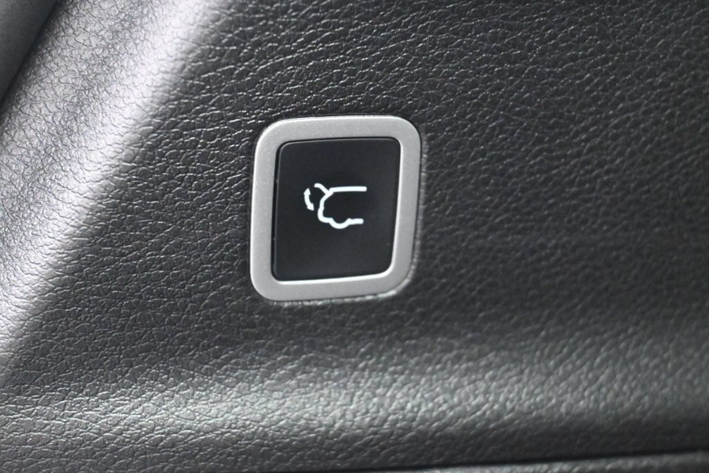 Used 2025 Chrysler Pacifica Limited FWD image 34