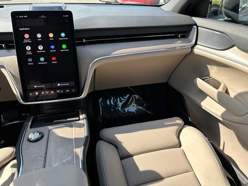 New 2025 Volvo EX90 Ultra image 19