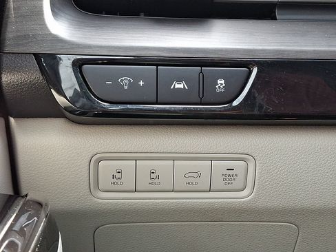 Used 2024 Kia Carnival SX FWD image 27