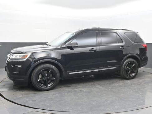 Used 2018 Ford Explorer XLT w/ Equipment Group 201A image 4