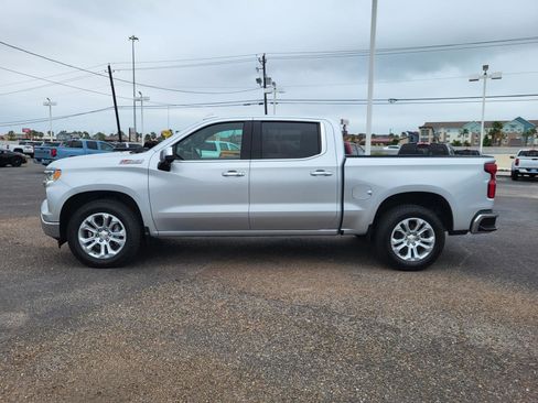 Used 2022 Chevrolet Silverado 1500 LTZ w/ Z71 Off-Road Package AWD/4WD image 2