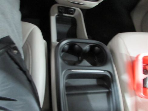 Used 2021 Chrysler Voyager Lxi image 92