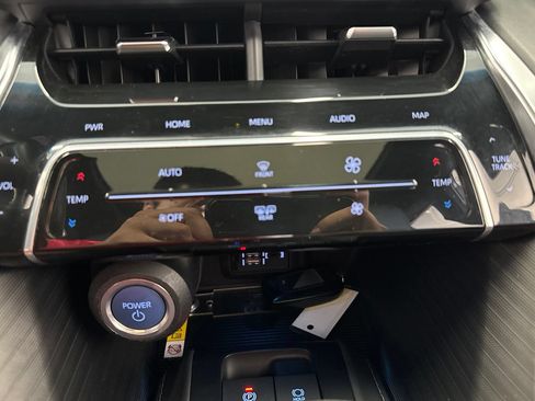 Certified 2021 Toyota Venza Limited AWD/4WD image 31