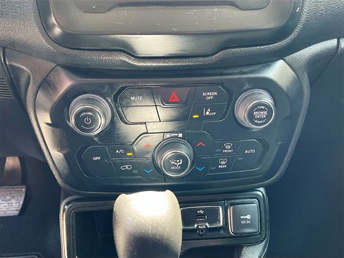 Used 2021 Jeep Renegade Latitude image 15