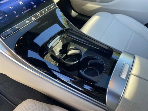 Used 2025 Mercedes-Benz GLC 300 image 23