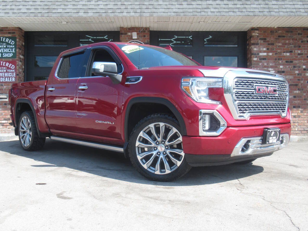 Used 2021 GMC Sierra 1500 Denali w/ Denali Carbonpro Edition AWD/4WD image 2