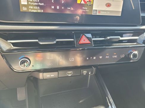 Used 2025 Kia Niro EX image 23