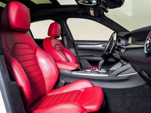 Used 2023 Alfa Romeo Stelvio Veloce image 15