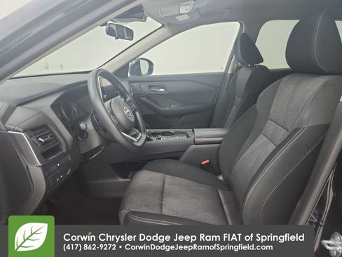 Used 2024 Nissan Rogue SV FWD image 18