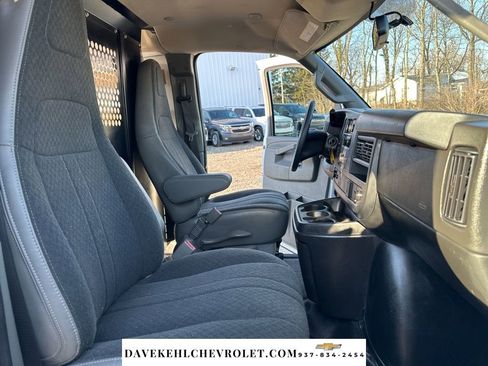 Used 2024 GMC Savana 2500 w/ Driver Convenience Package image 30