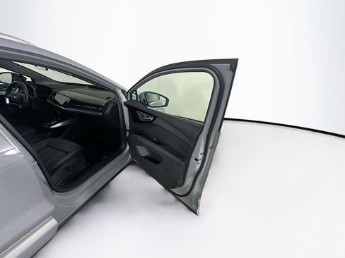 Used 2024 Audi Q4 e-tron Prestige AWD/4WD image 33