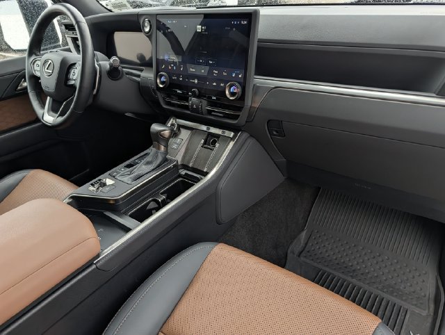 Used 2025 Lexus GX 550 w/ Accessory Package (2T) AWD/4WD image 36