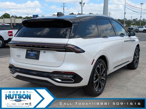 New 2026 Lincoln Nautilus Reserve image 6