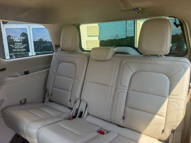 Used 2019 Lincoln Navigator Reserve AWD/4WD image 7