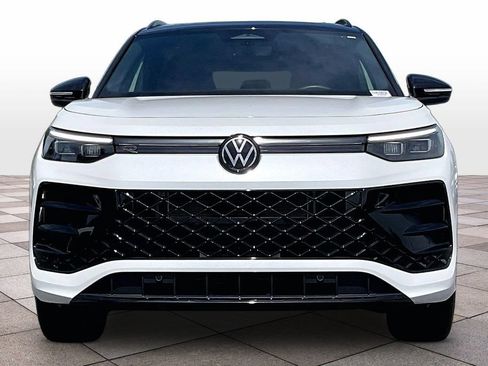 Used 2026 Volkswagen Tiguan SE R-Line AWD/4WD image 3