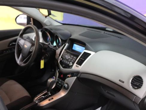 Used 2015 Chevrolet Cruze LS FWD image 12