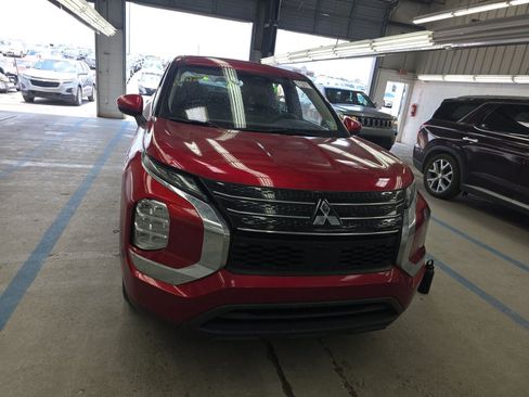 Used 2022 Mitsubishi Outlander ES FWD image 2