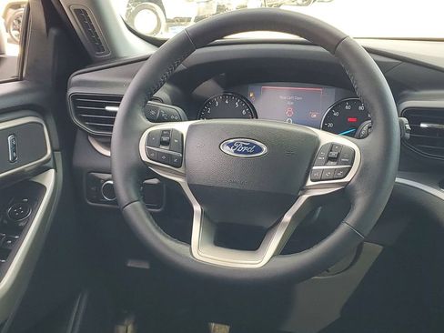 Used 2024 Ford Explorer XLT image 25