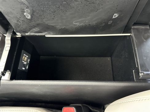 Used 2022 Lexus UX 200 image 36