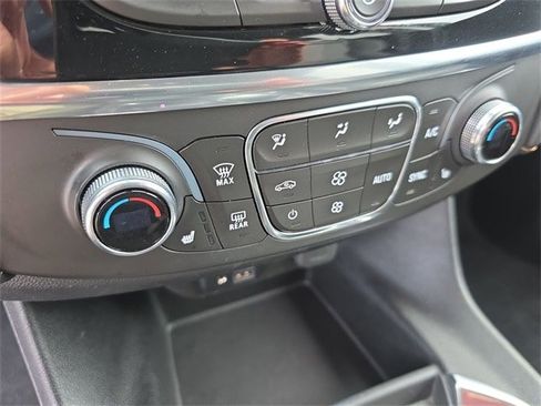 Used 2021 Chevrolet Traverse LT w/ LT Premium Package image 16