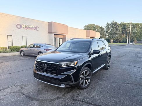 Used 2025 Honda Pilot Elite image 2