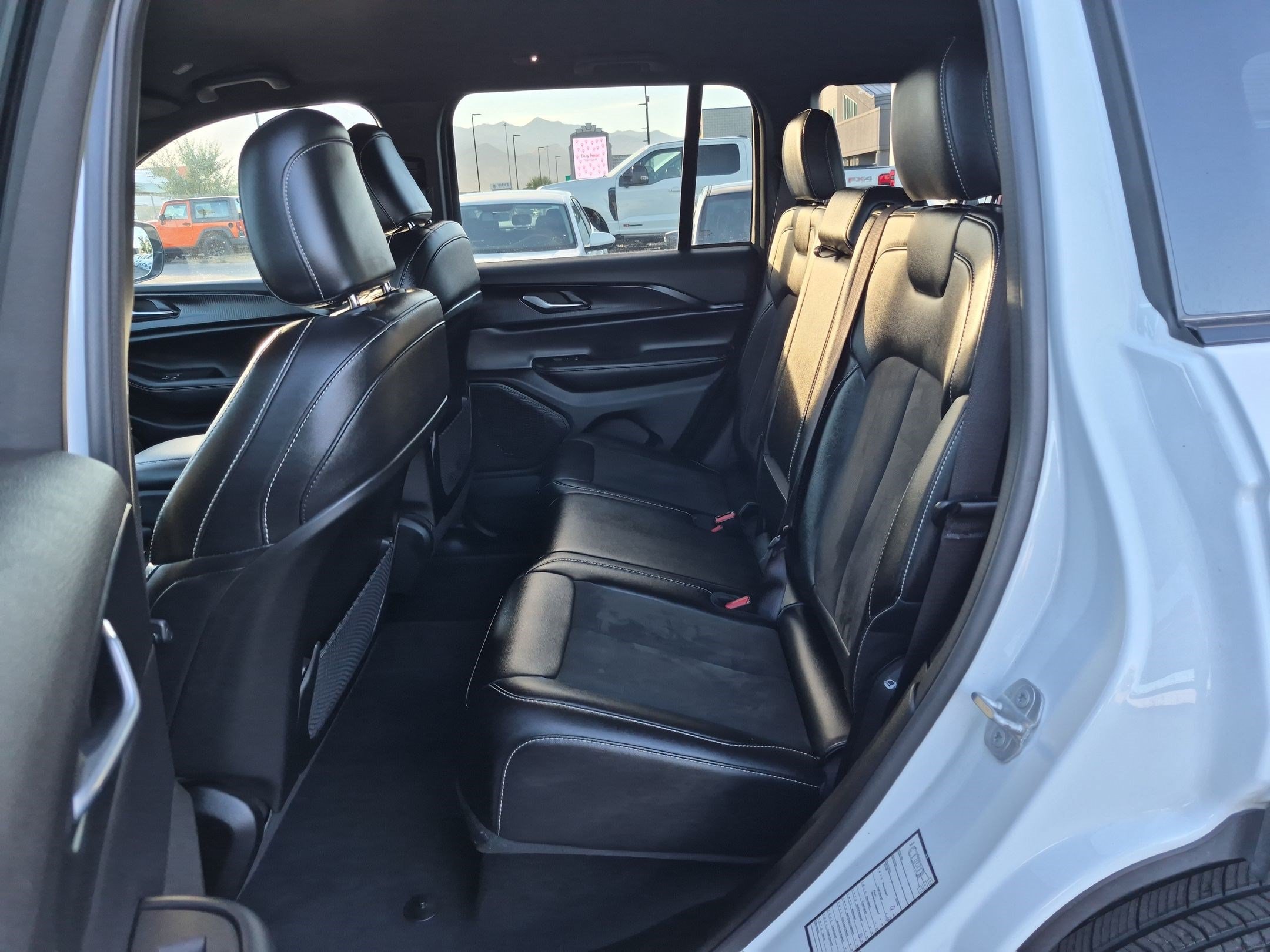 Used 2025 Jeep Grand Cherokee Altitude AWD/4WD image 29